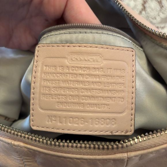 Baby pink leather coach shoulder bag - Picture 7 of 14
